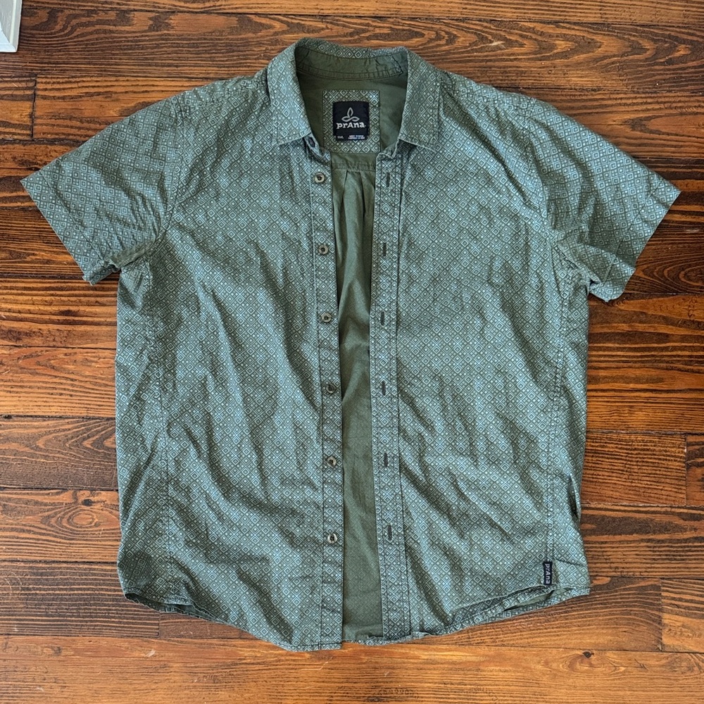 Prana Men's Short Sleeve Button-Up Shirt in Olive with Subtle Pattern